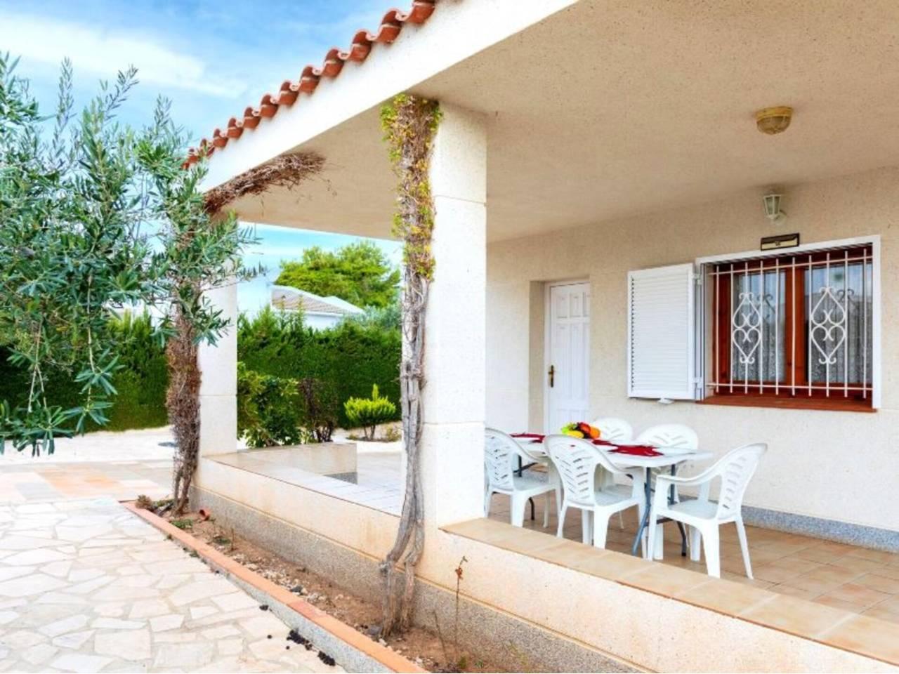 Casa Adosada de 3 Dormitorios y 1 Baño en venta en L'Ametlla de Mar