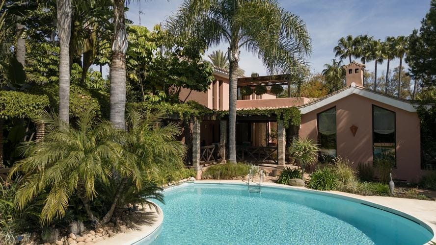 Casa de 8 Dormitorios en venta en Milla de Oro, Marbella