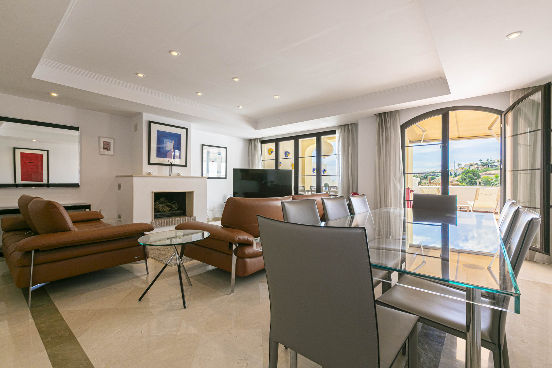 Casa Adosada de 4 Dormitorios y 3 Baños en venta en Los Almendros, Benahavís