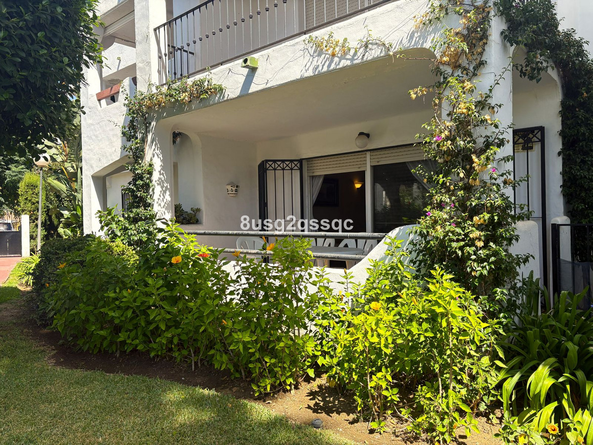 Piso de 3 Dormitorios en venta en Cancelada, Estepona