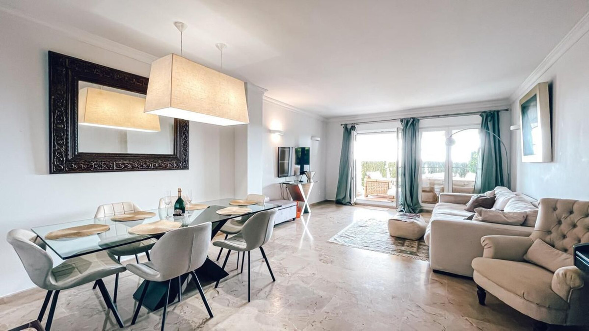 Piso de 3 Dormitorios en alquiler en Nueva Andalucía, Marbella