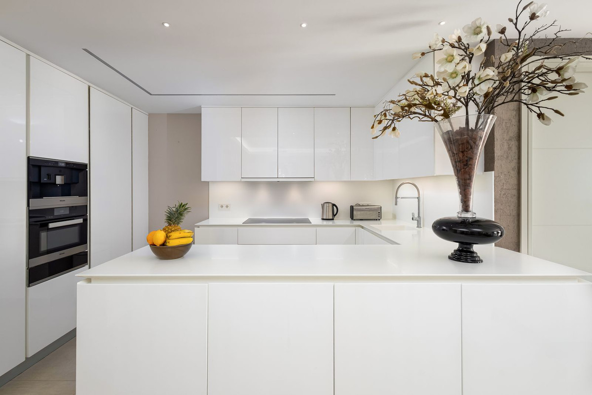 Piso de 2 Dormitorios en venta en Nueva Andalucía, Marbella