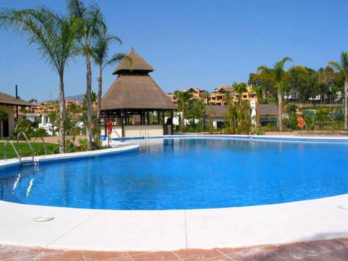 Piso de 2 Dormitorios y 2 Baños en venta en Estepona
