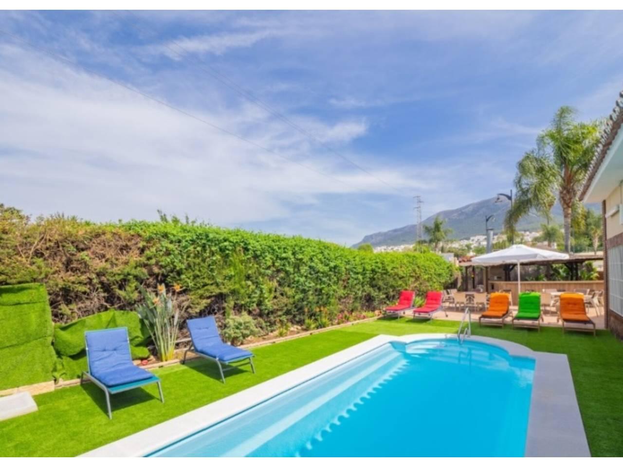 Casa Adosada de 7 Dormitorios en venta en Alhaurin el Grande