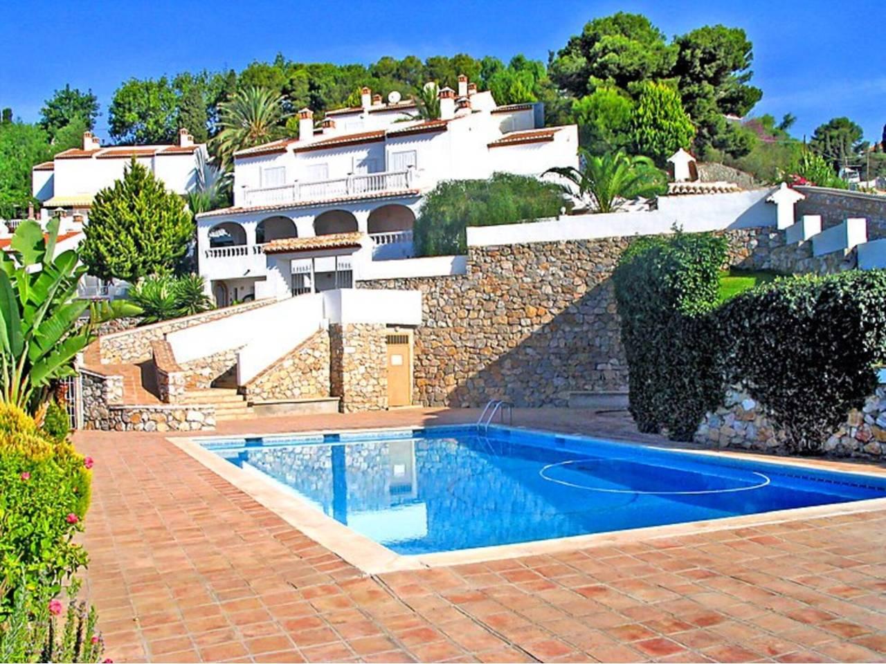 Casa Adosada de 6 Dormitorios y 5 Baños en venta en Almuñecar