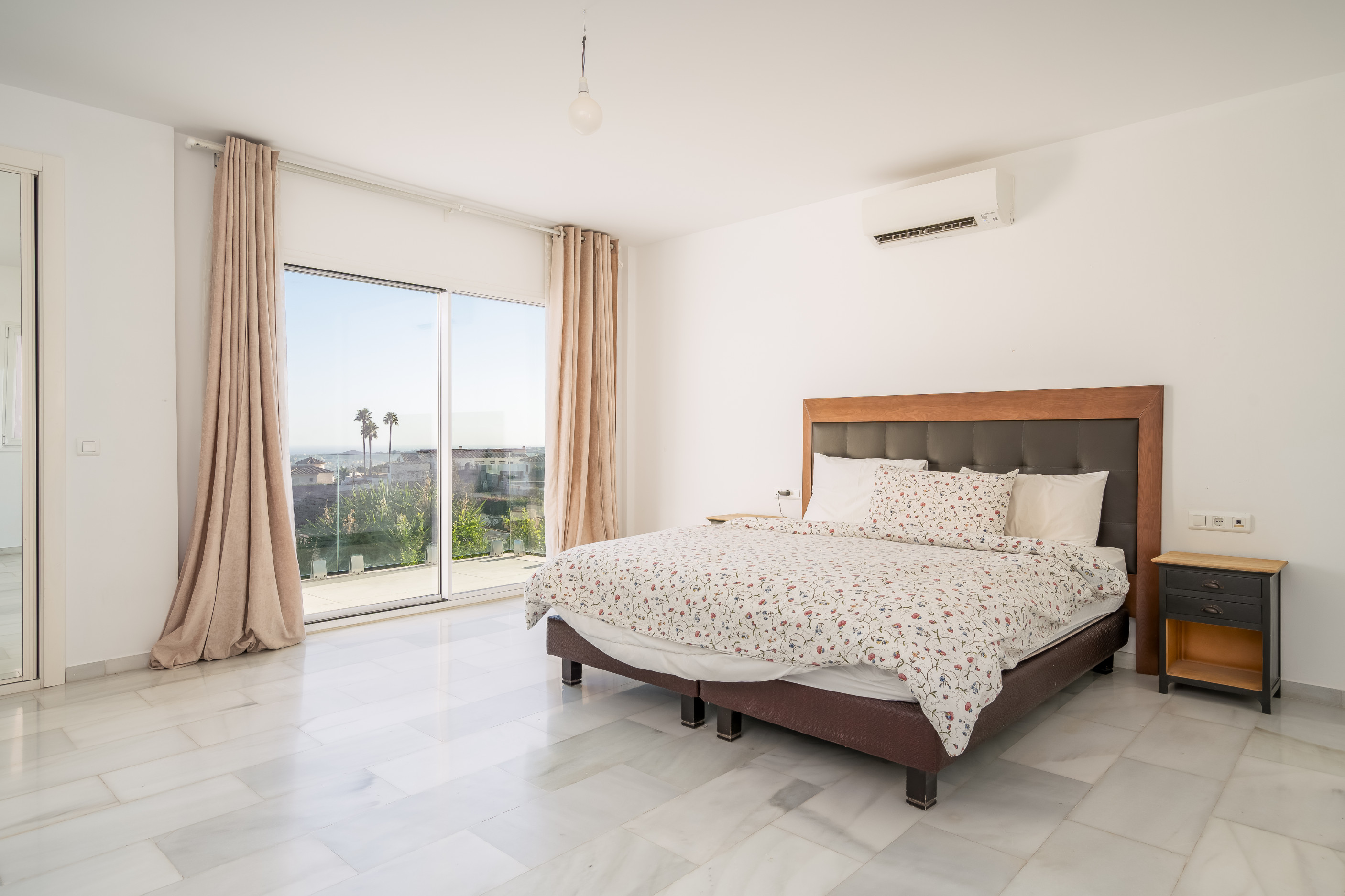 Casa de 5 Dormitorios en venta en La Capellanía, Benalmádena