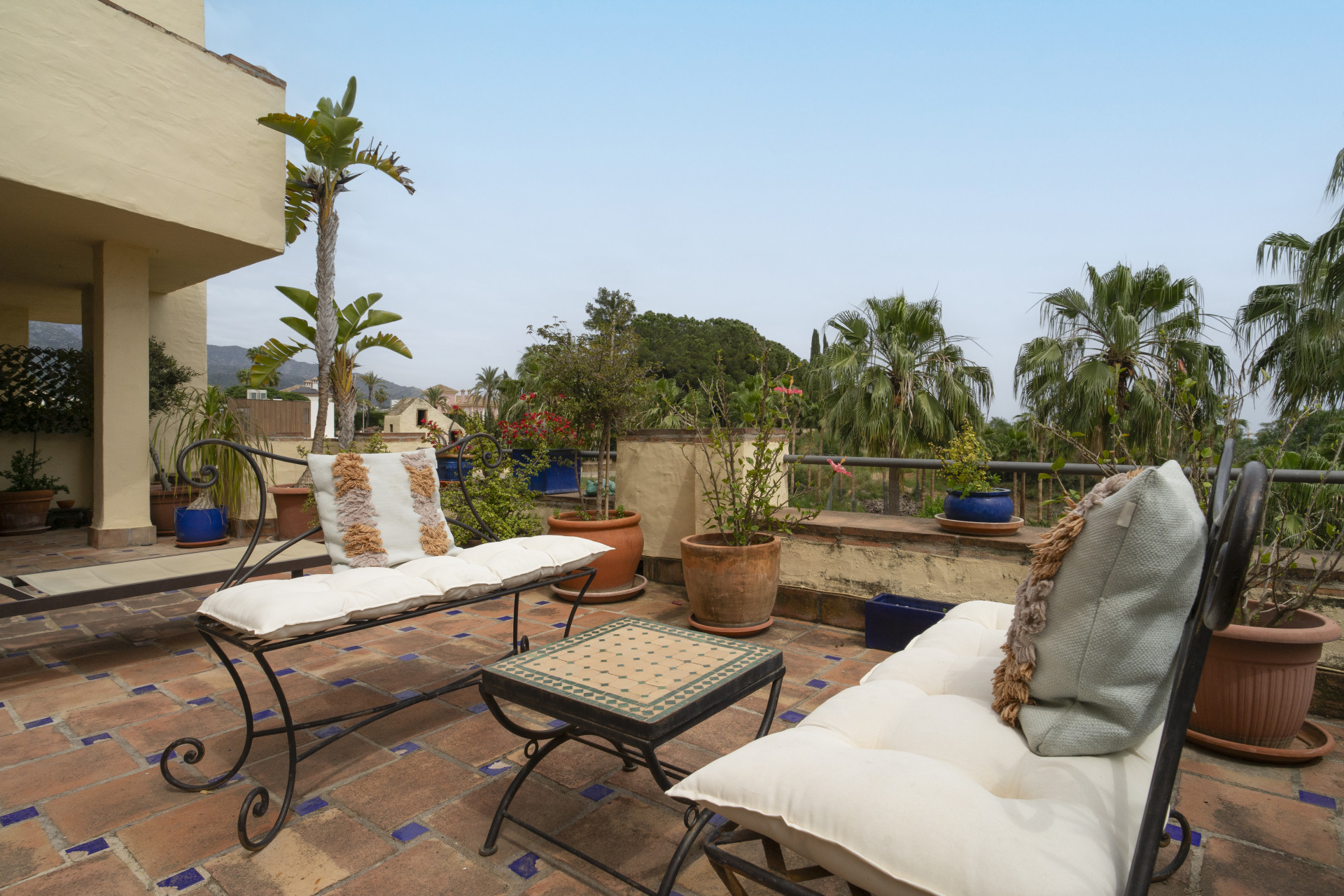 Piso de 3 Dormitorios y 2 Baños en alquiler en Milla de Oro, Marbella