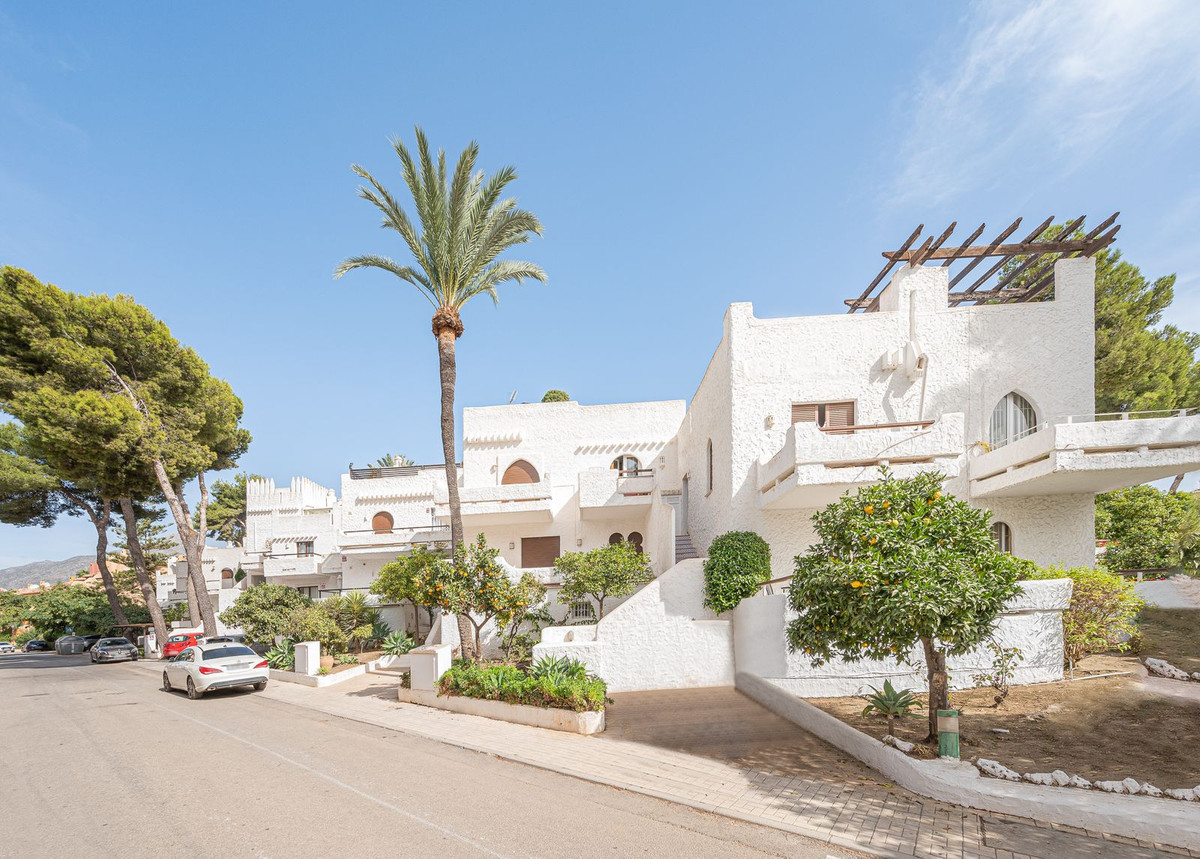 3 Bed - Townhouse for Sale in Nueva Andalucia, Marbella
