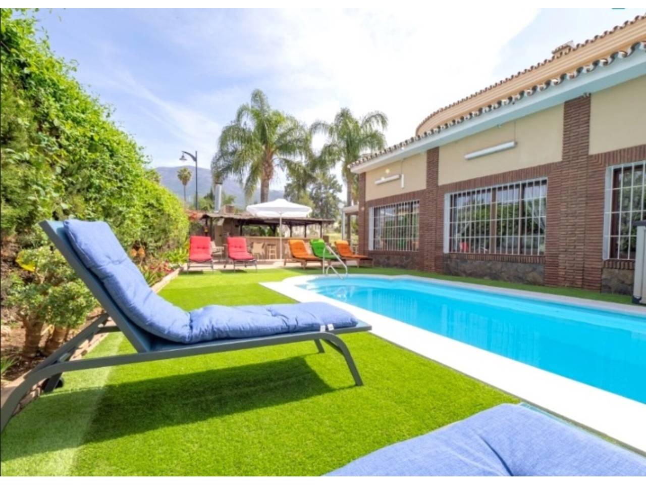 Casa Adosada de 7 Dormitorios en venta en Alhaurin el Grande