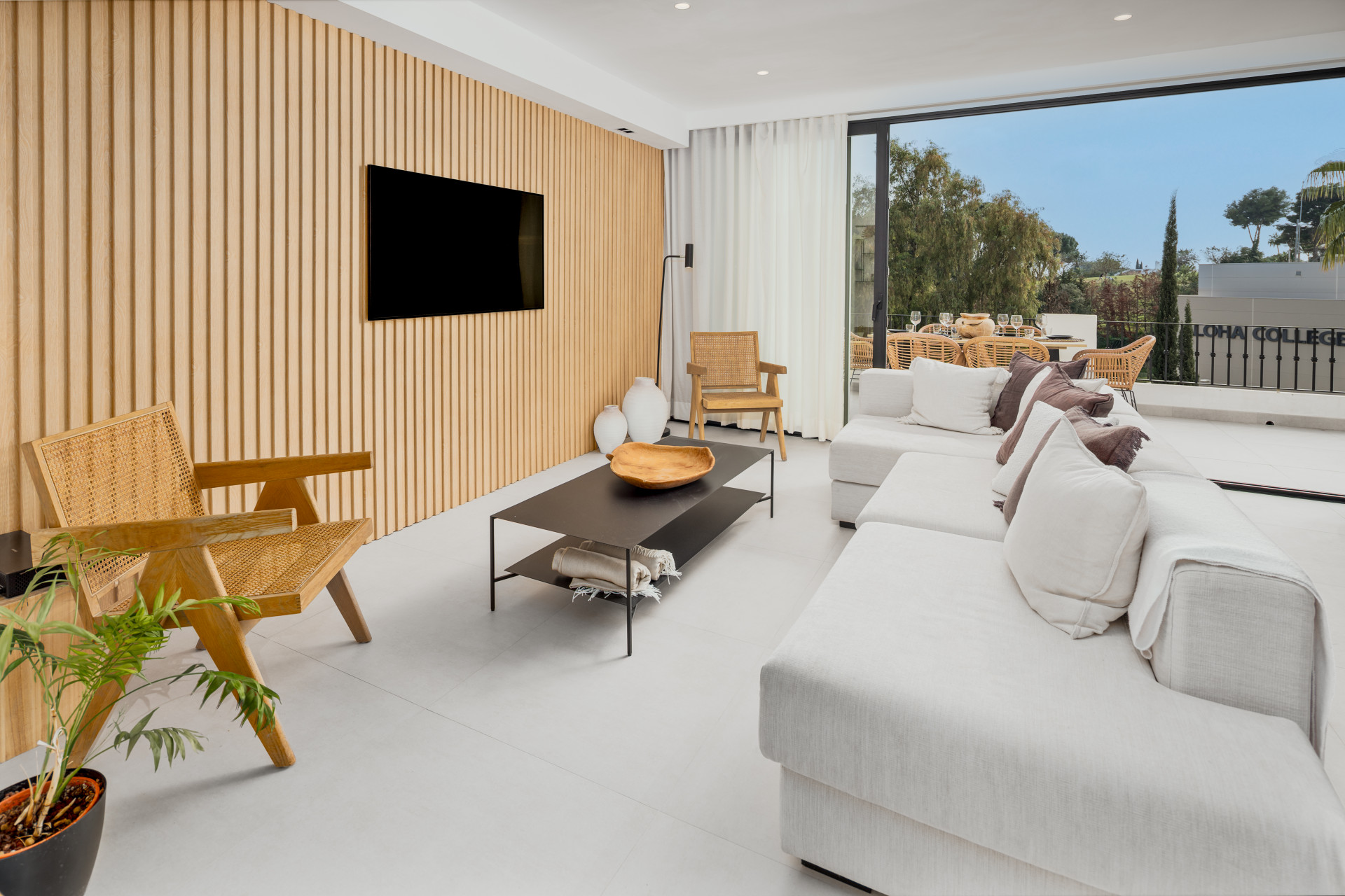 Casa Adosada de 3 Dormitorios y 3 Baños en venta en Nueva Andalucía, Marbella