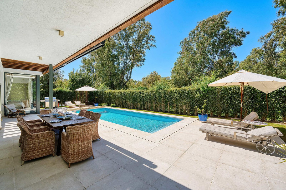 Casa de 4 Dormitorios en venta en Atalaya, Estepona