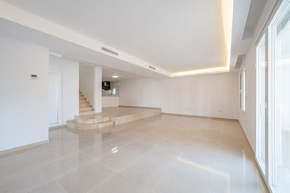 3 Bed - Townhouse for Sale in Nueva Andalucia, Marbella