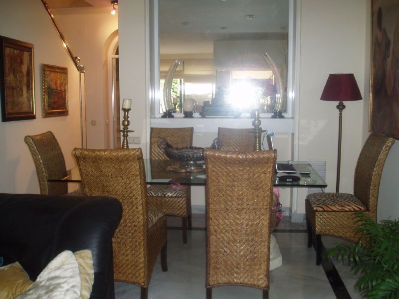 Piso de 2 Dormitorios y 3 Baños en venta en Marbella
