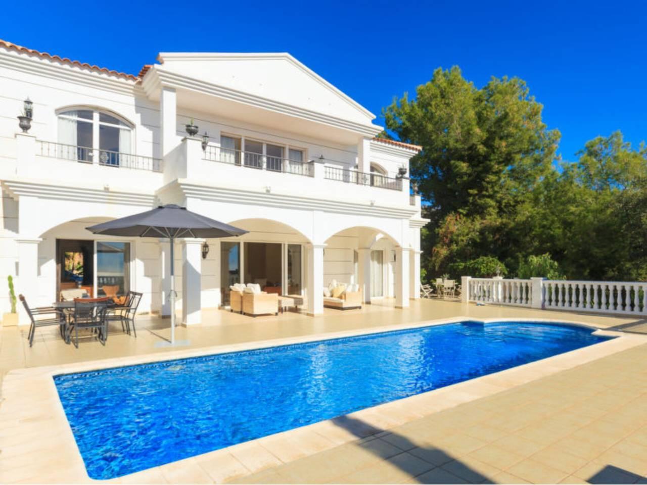 Casa Adosada de 4 Dormitorios y 4 Baños en venta en Nerja