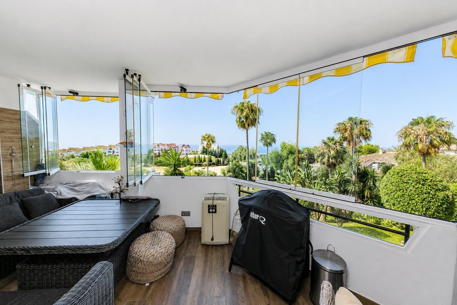 Piso de 2 Dormitorios en venta en Calahonda, Mijas