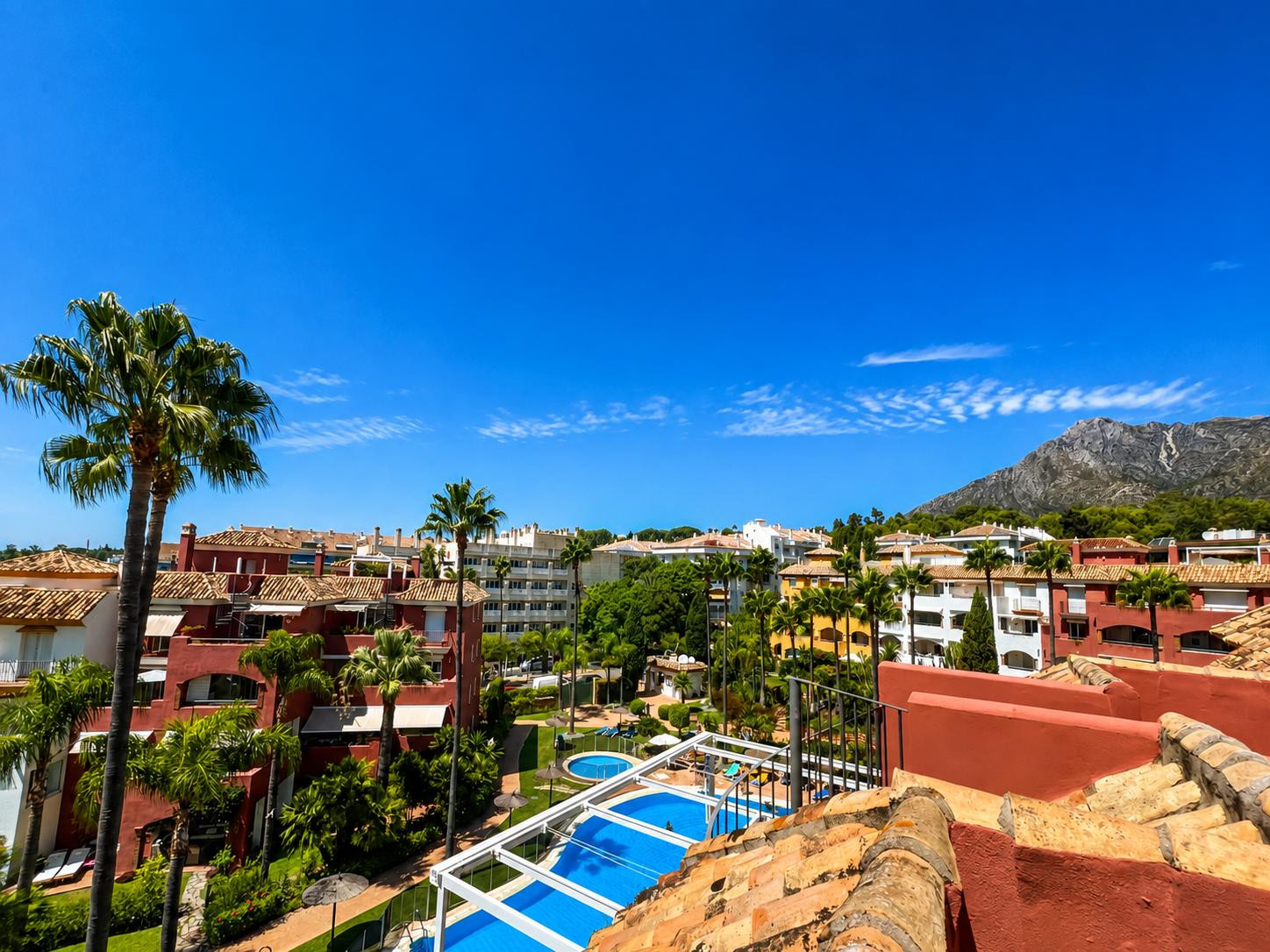Ático de 3 Dormitorios y 2 Baños en venta en Milla de Oro, Marbella