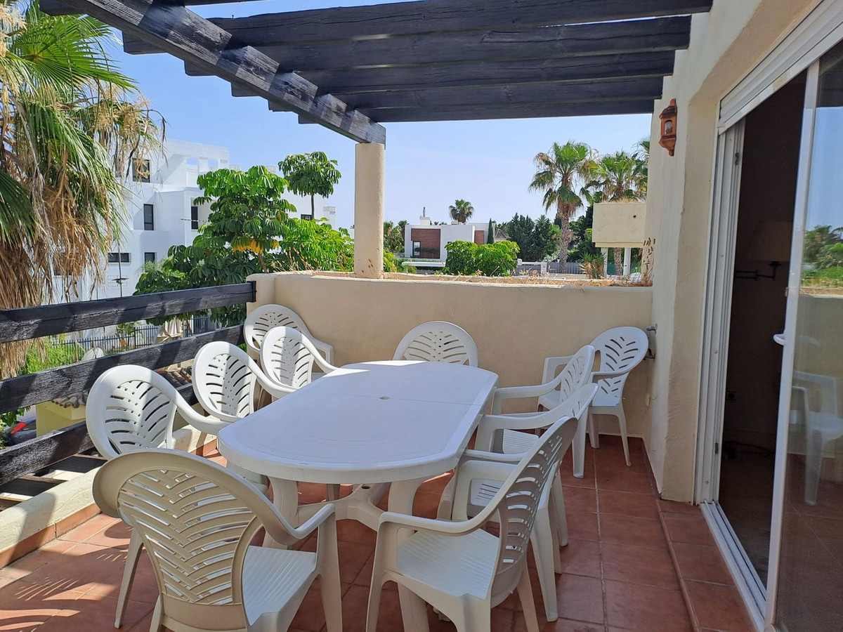 Piso de 2 Dormitorios y 2 Baños en venta en Estepona