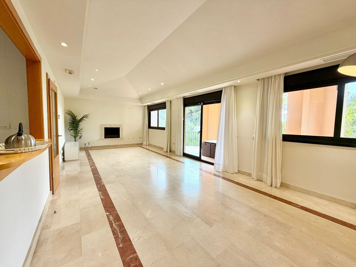 Piso de 4 Dormitorios en venta en Puerto Banús
