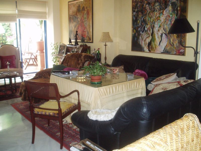 Piso de 2 Dormitorios y 3 Baños en venta en Marbella
