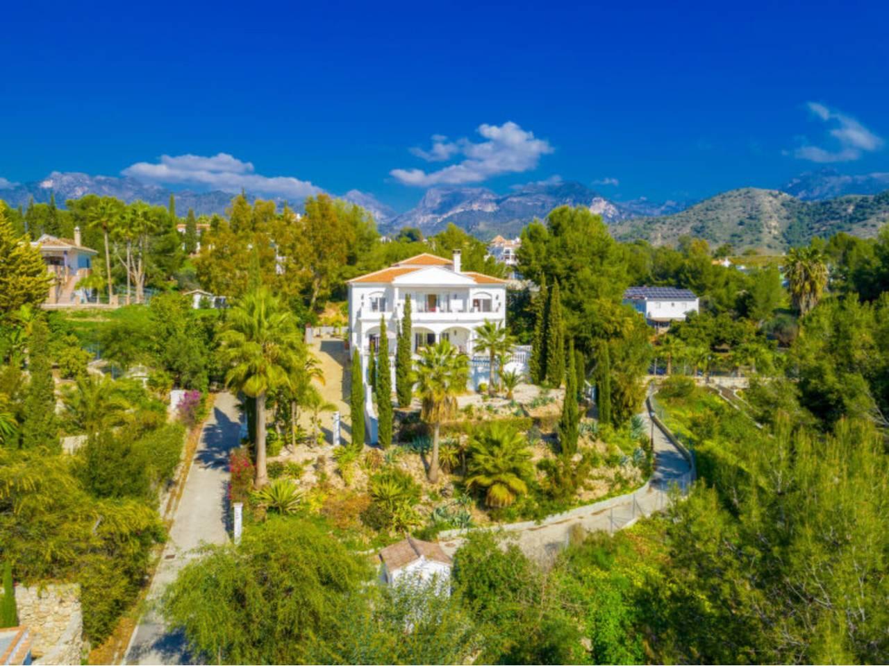 Casa Adosada de 4 Dormitorios y 4 Baños en venta en Nerja
