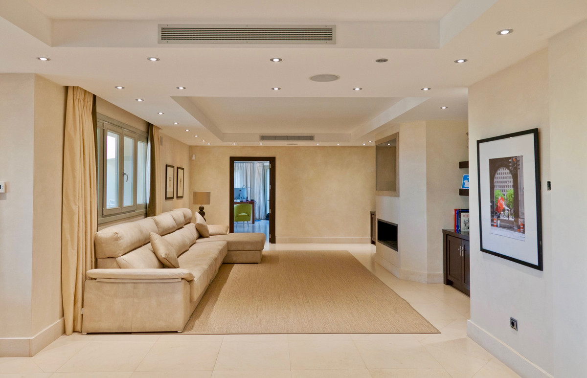 10 Slaapk. - Villa te koop in Sierra Blanca, Marbella