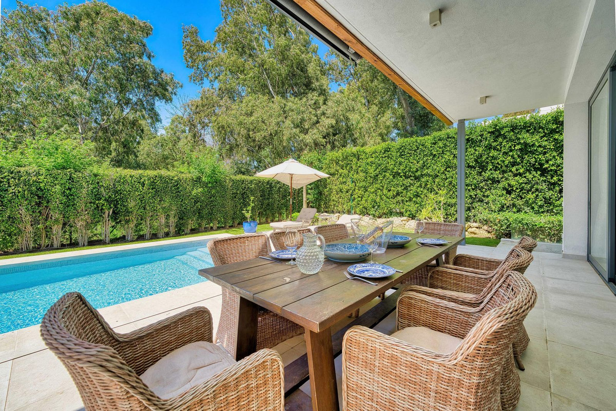 Casa de 4 Dormitorios en venta en Atalaya, Estepona