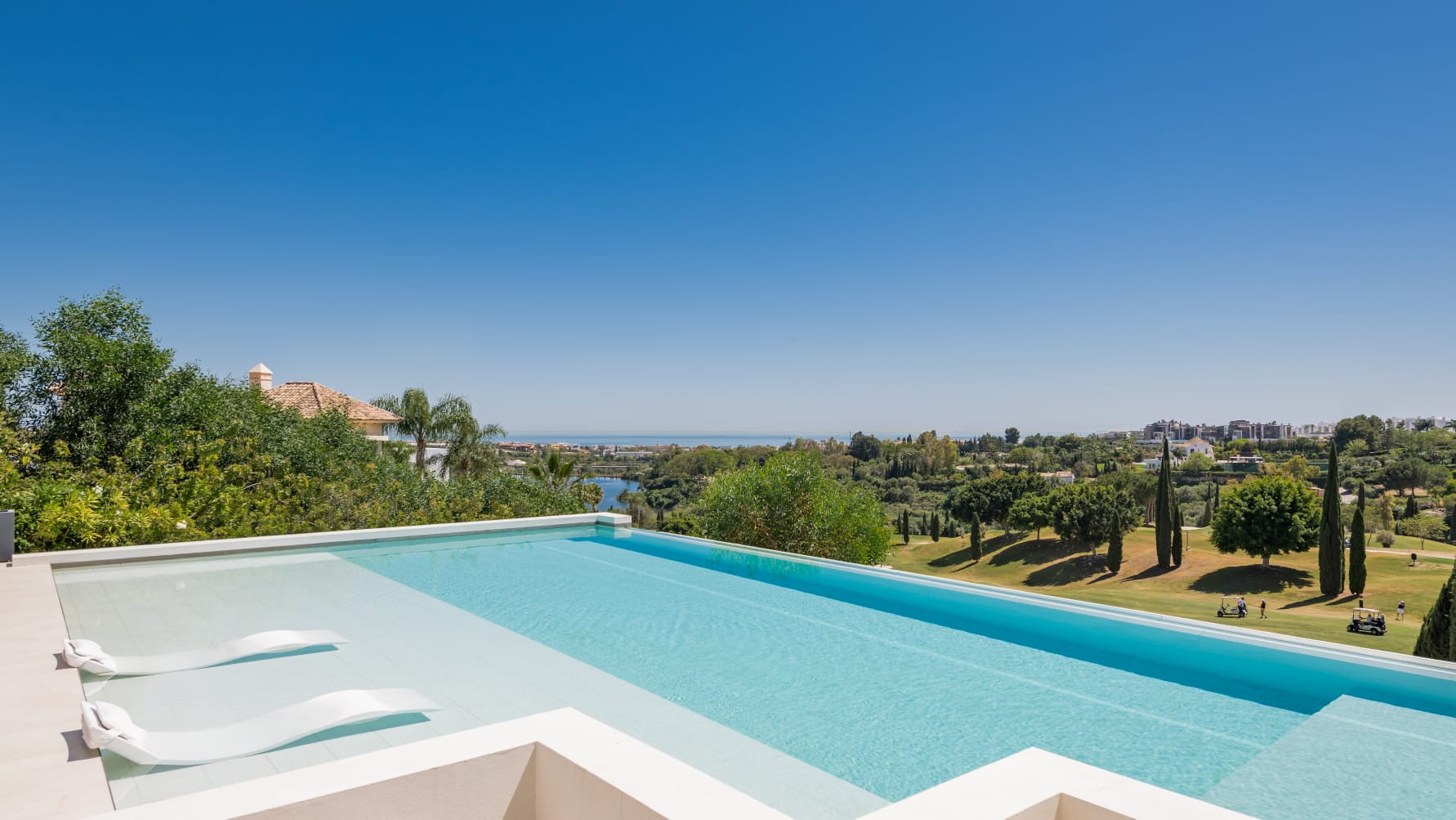 Casa de 5 Dormitorios en venta en Los Flamingos, Benahavís