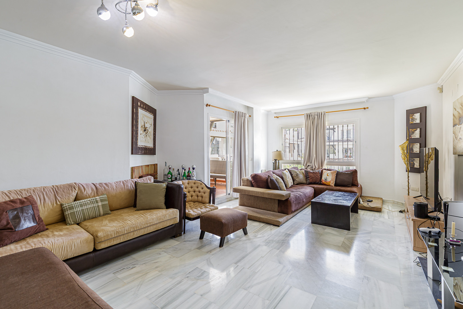 Piso de 4 Dormitorios y 4 Baños en venta en Nueva Andalucía, Marbella