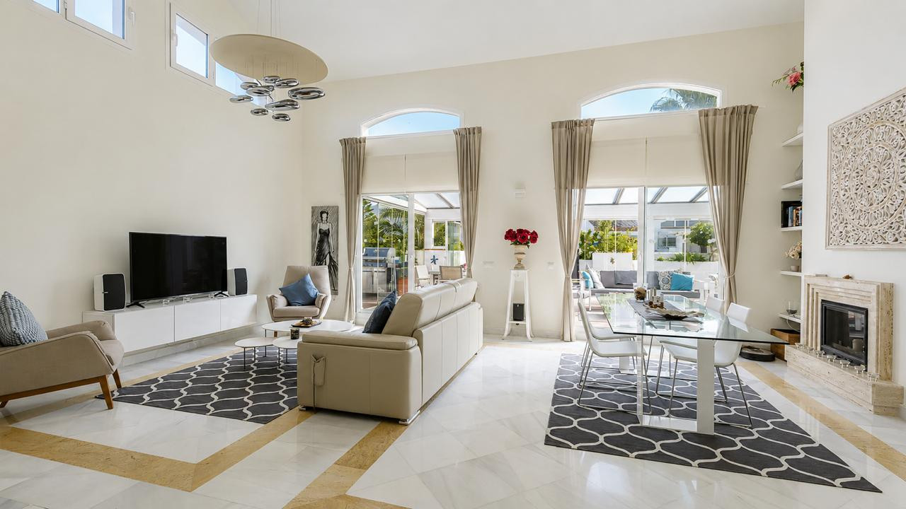 Ático de 3 Dormitorios y 2 Baños en venta en San Pedro de Alcántara