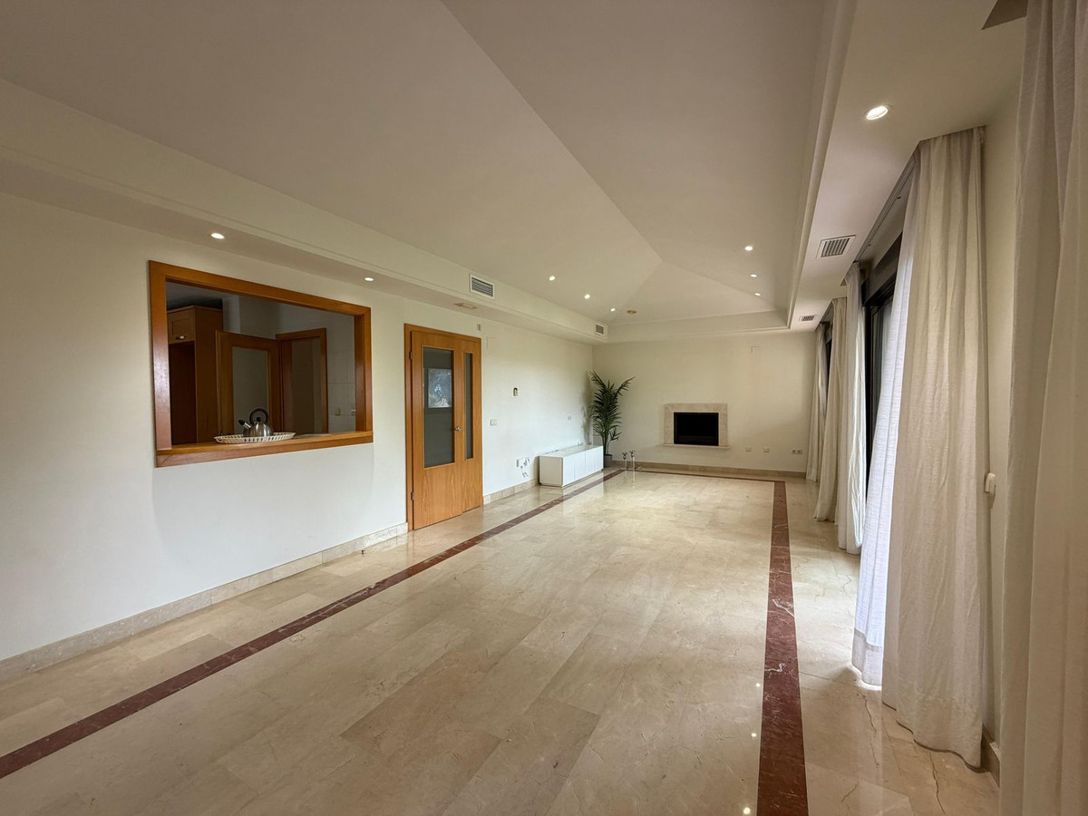 Piso de 4 Dormitorios en venta en Puerto Banús