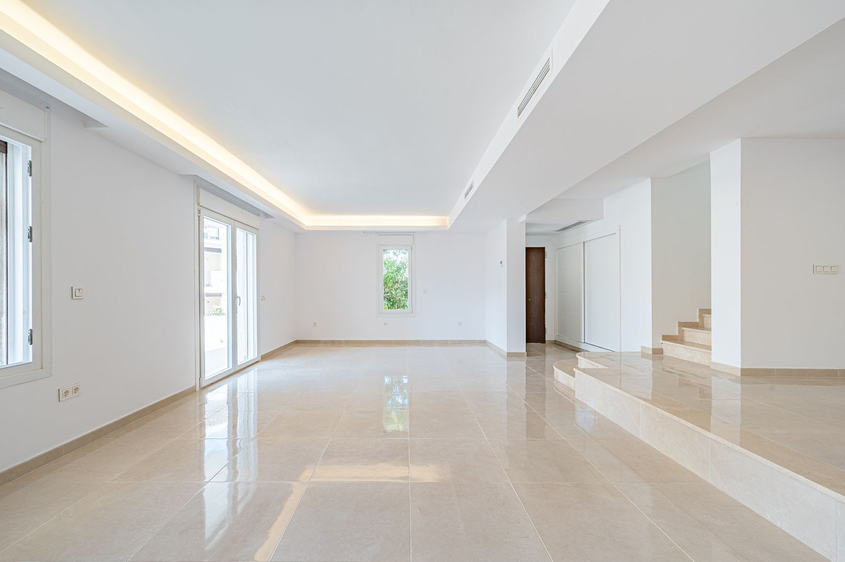 3 Bed - Townhouse for Sale in Nueva Andalucia, Marbella