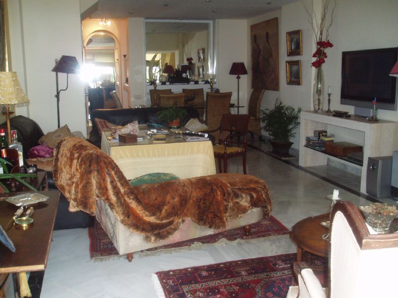 Piso de 2 Dormitorios y 3 Baños en venta en Marbella
