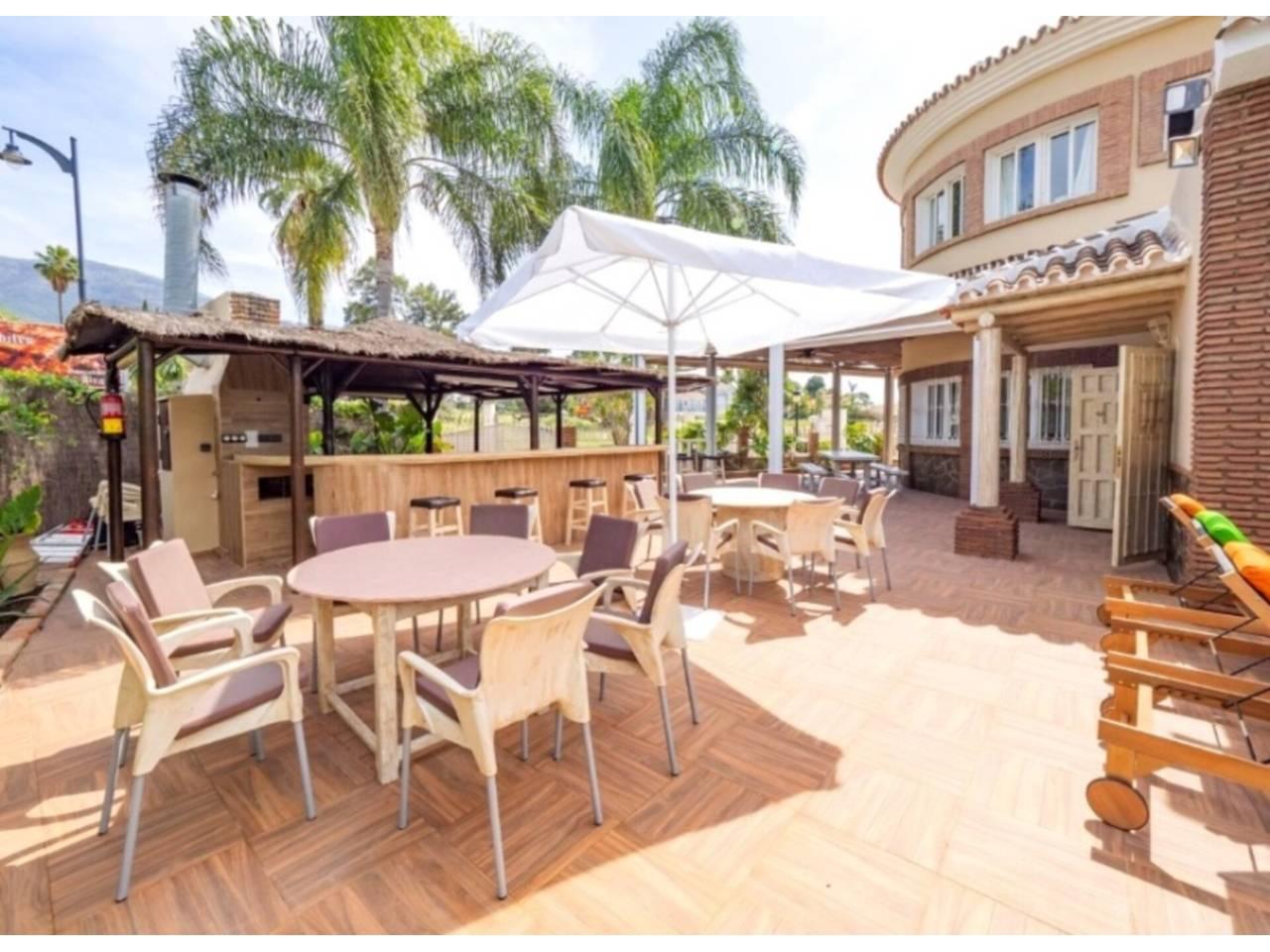 Casa Adosada de 7 Dormitorios en venta en Alhaurin el Grande