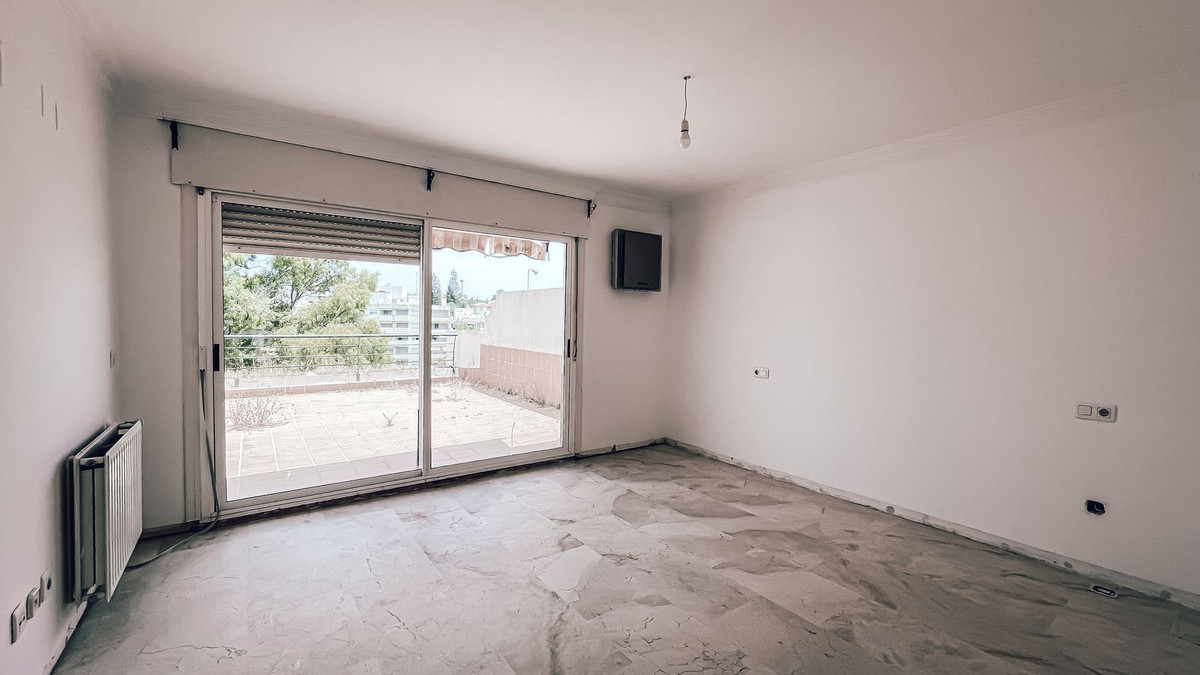Piso de 3 Dormitorios en venta en Guadalmina Alta, San Pedro de Alcántara