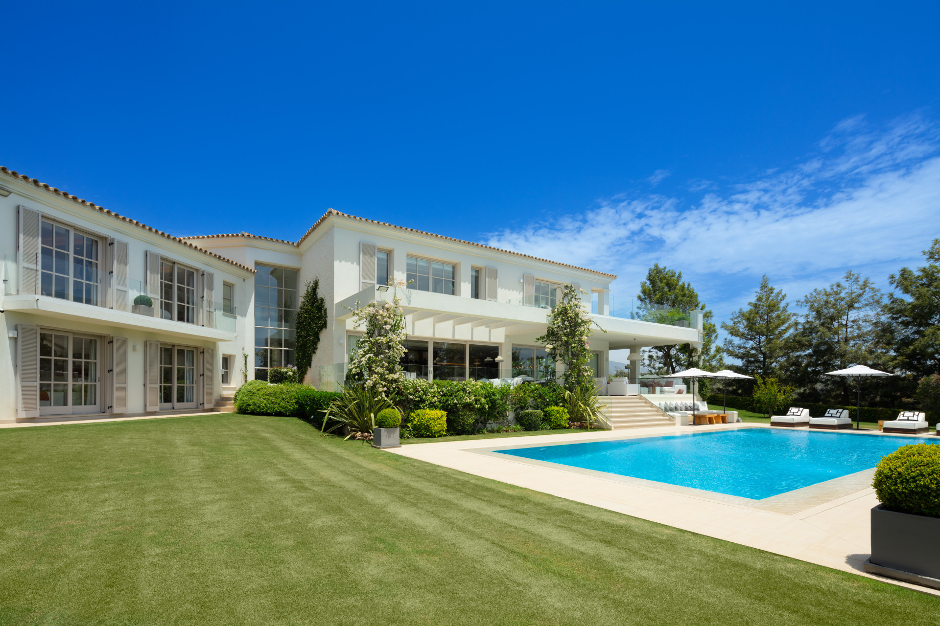 Casa de 6 Dormitorios y 9 Baños en venta en Nueva Andalucía, Marbella