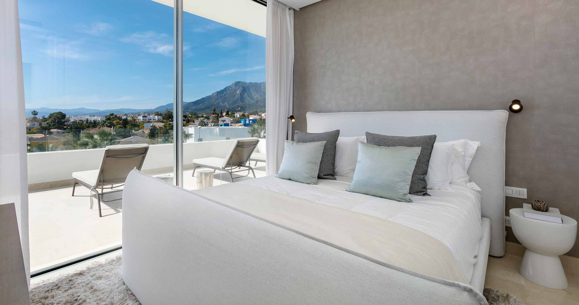 Casa de 4 Dormitorios en venta en Río Real, Marbella