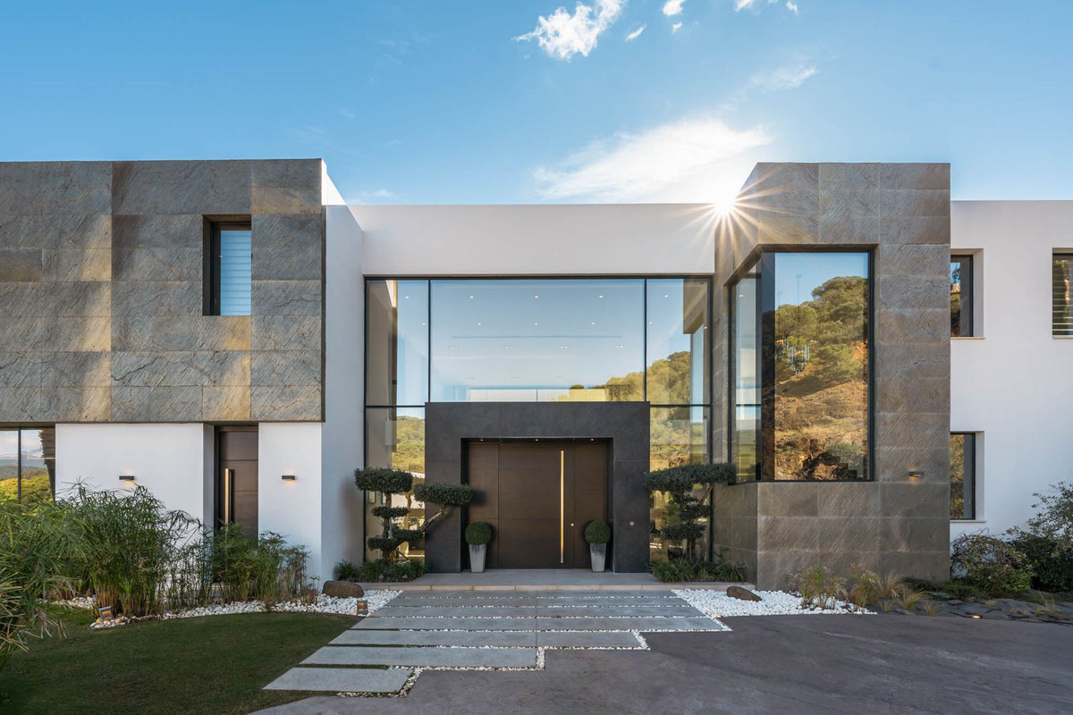 Casa de 5 Dormitorios en venta en El Madroñal, Benahavís