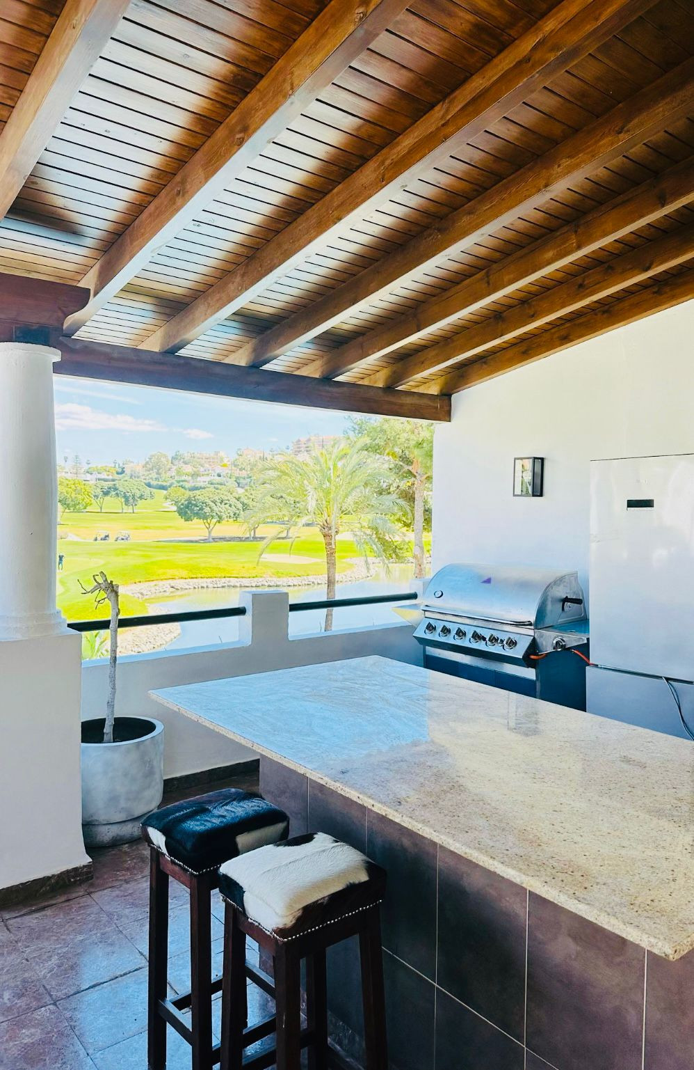 Casa Adosada de 3 Dormitorios en alquiler en Nueva Andalucía, Marbella