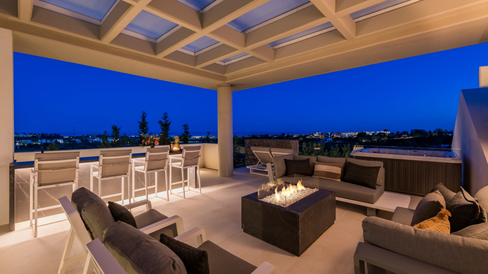 Casa de 5 Dormitorios en venta en Los Flamingos, Benahavís
