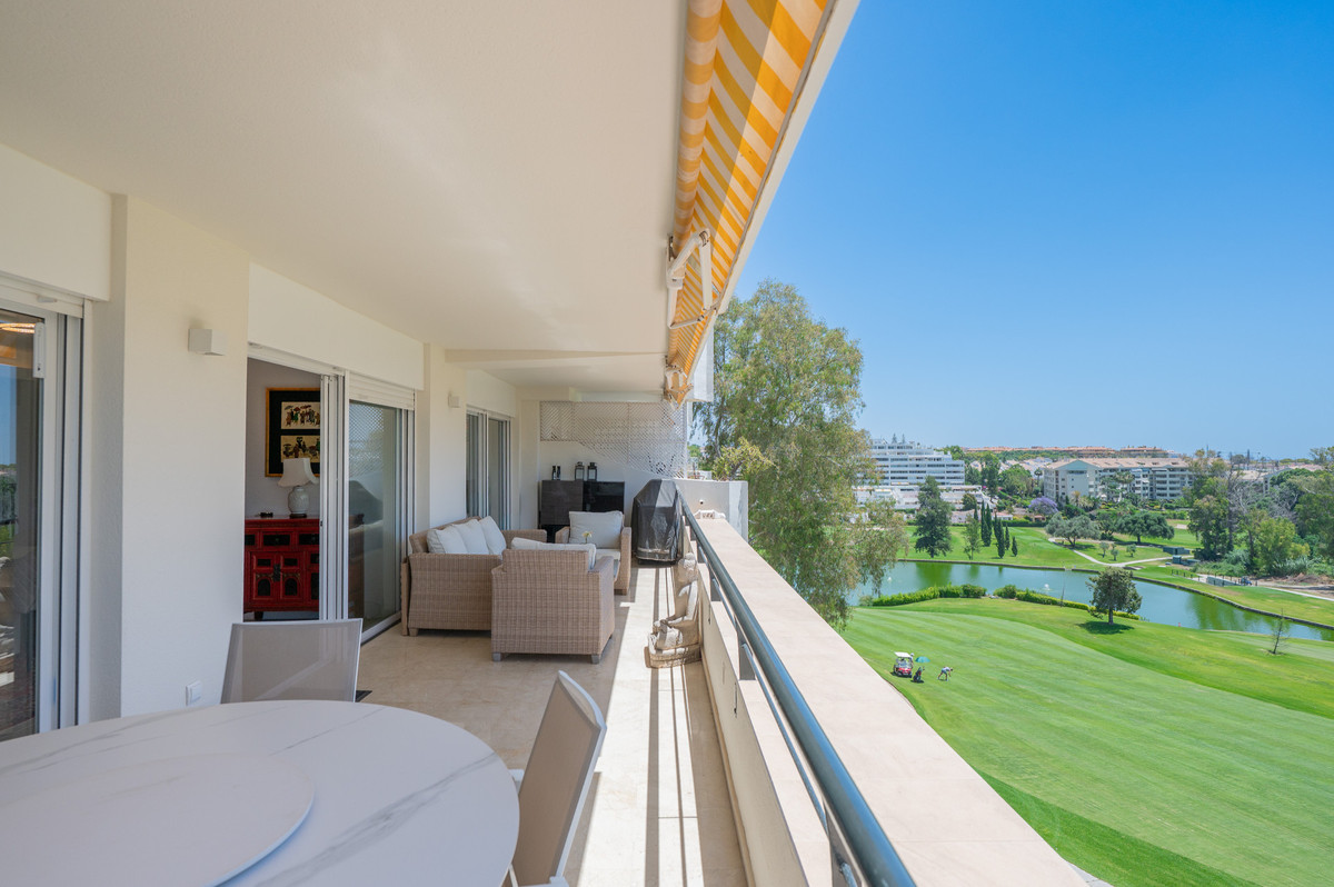 Ático de 4 Dormitorios y 4 Baños en venta en Guadalmina Alta, San Pedro de Alcántara