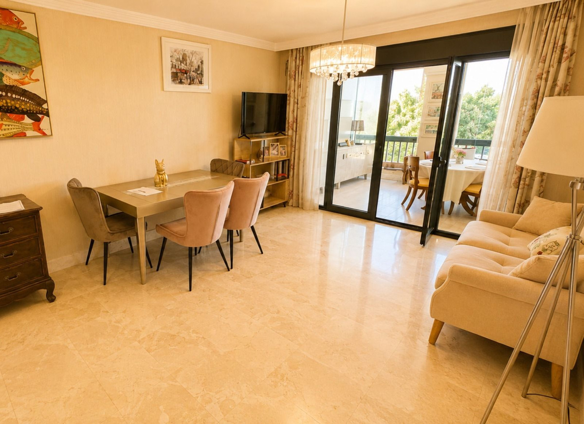 Piso de 2 Dormitorios y 2 Baños en venta en San Pedro de Alcántara