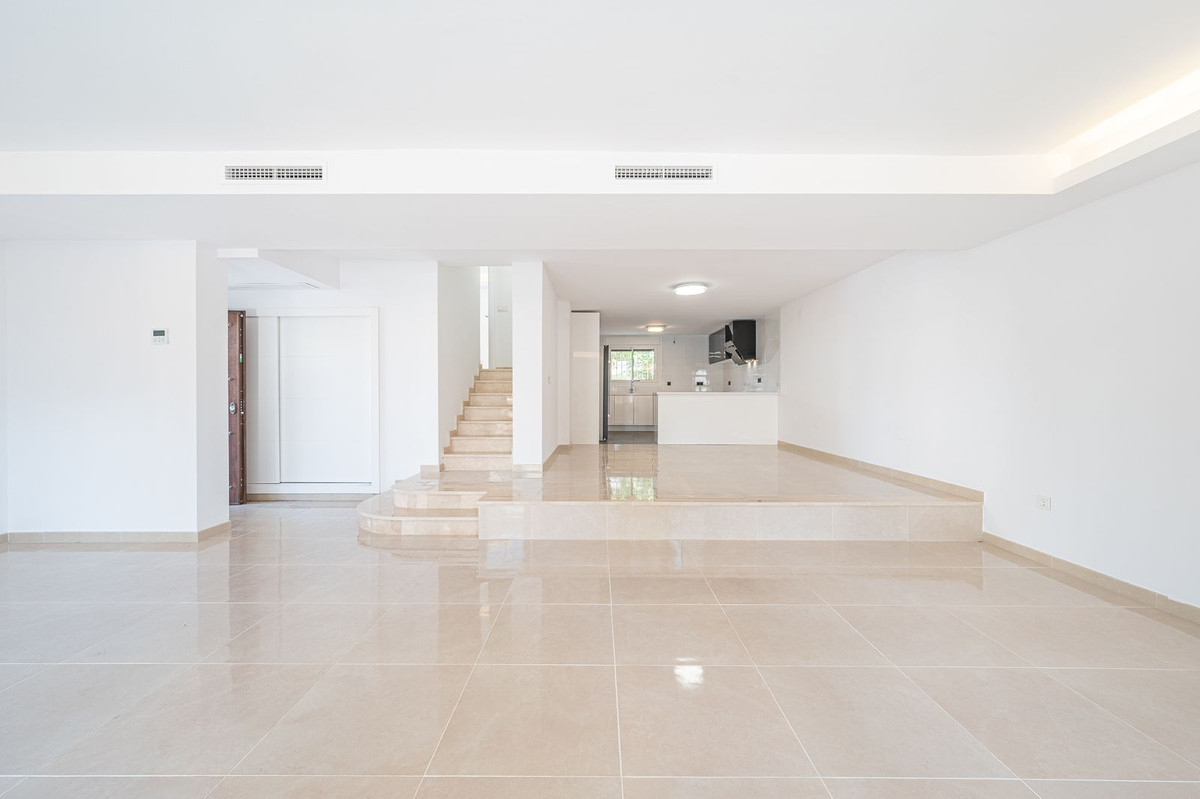 3 Bed - Townhouse for Sale in Nueva Andalucia, Marbella