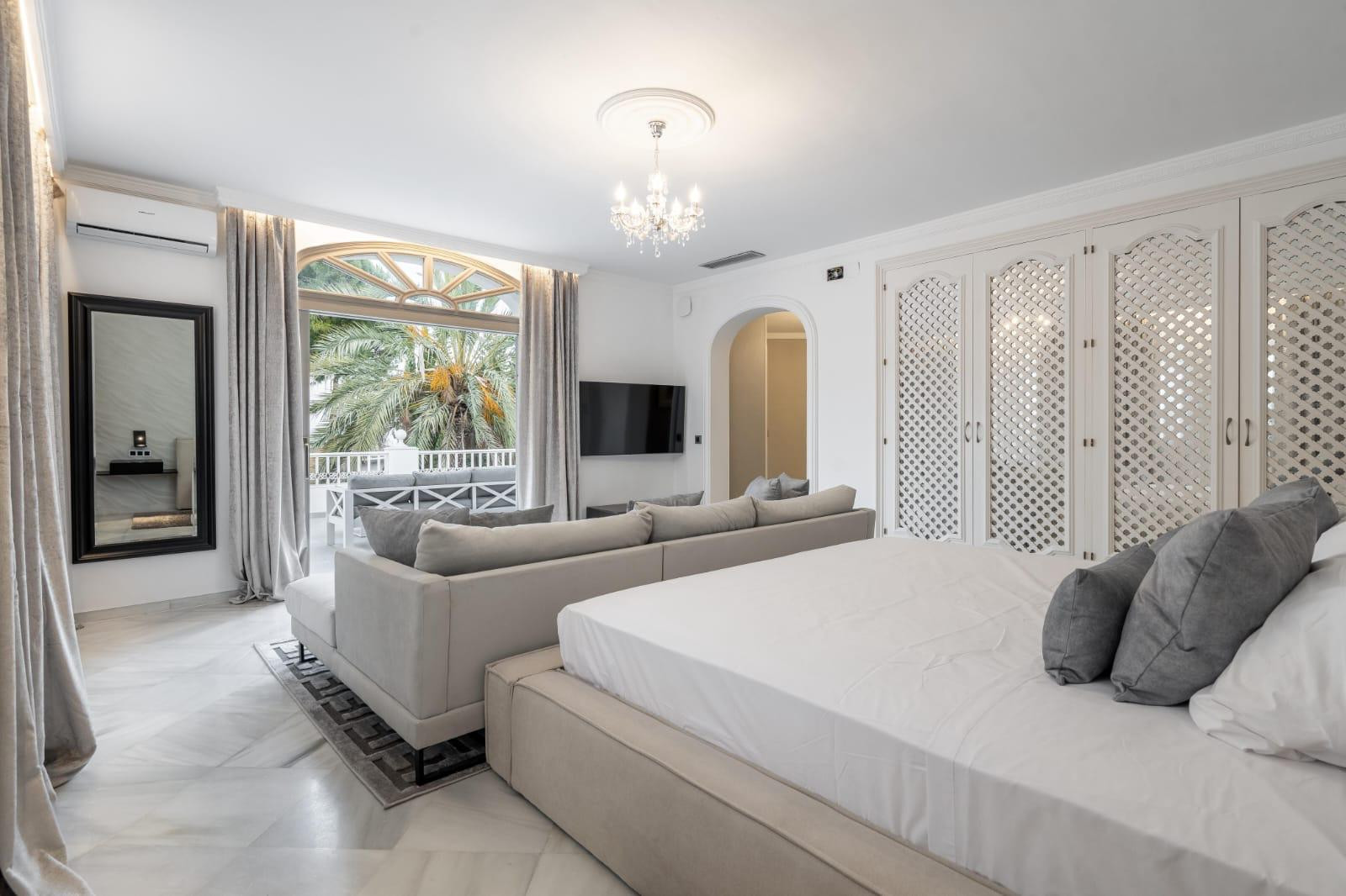 Casa de 10 Dormitorios en alquiler en Nueva Andalucía, Marbella