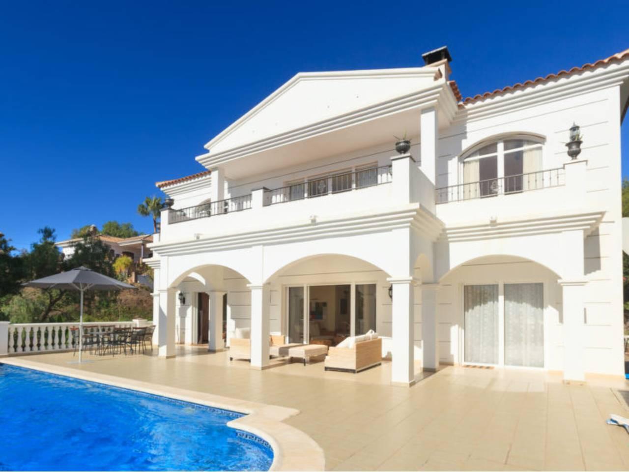 Casa Adosada de 4 Dormitorios y 4 Baños en venta en Nerja