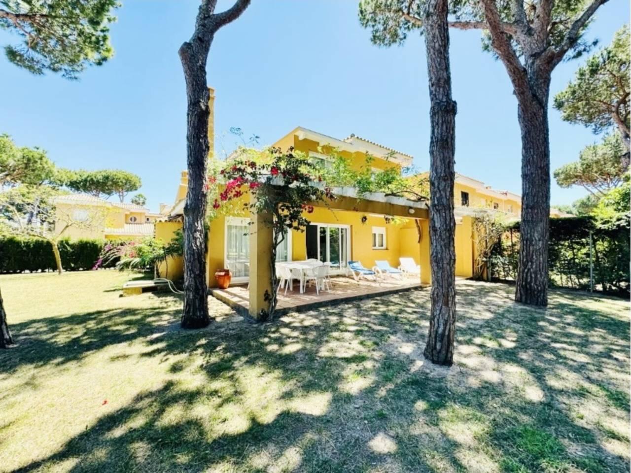 Casa Adosada de 5 Dormitorios en venta en Chiclana de la Frontera