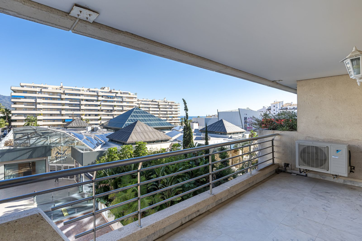 Piso de 2 Dormitorios y 2 Baños en venta en Puerto Banús