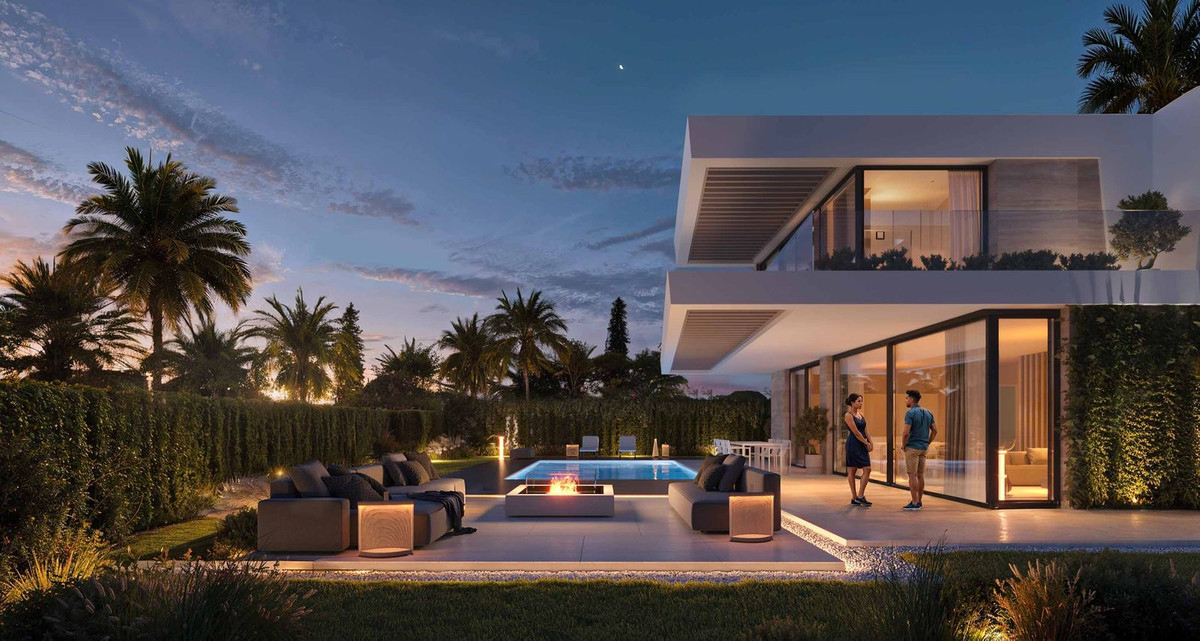 5 Bed, 4 Bath - Villa for Sale in Calahonda