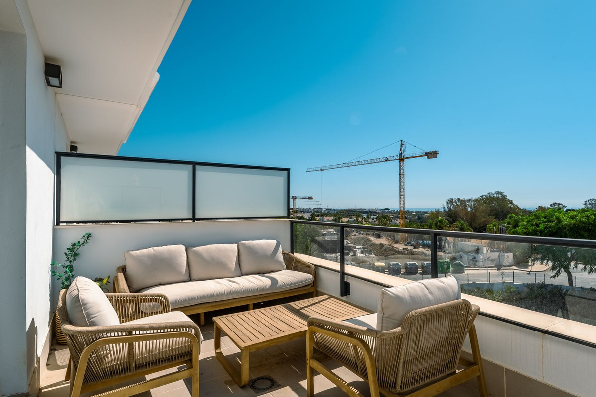 Ático de 2 Dormitorios en venta en Nueva Milla de Oro, Estepona