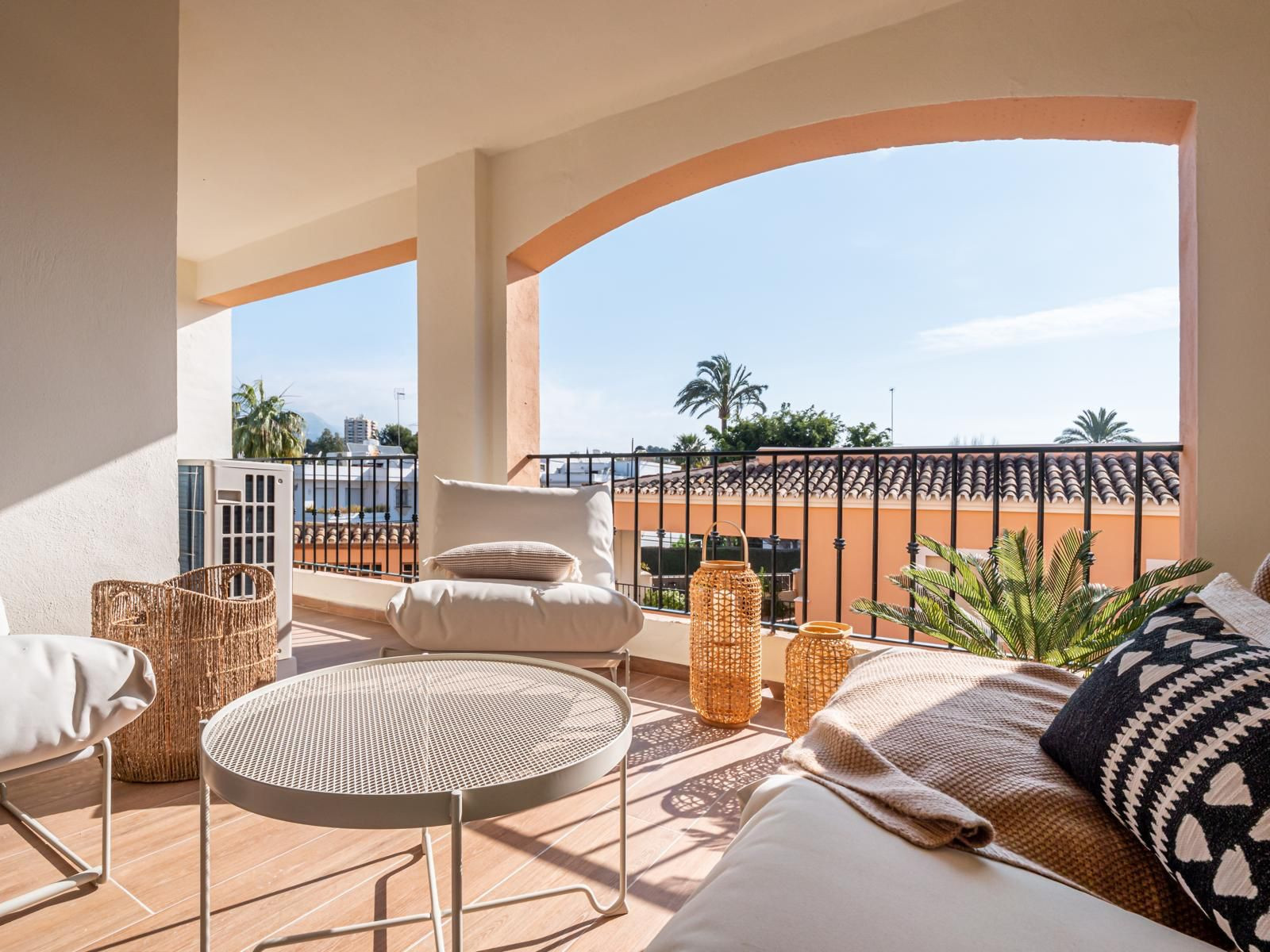 Piso de 3 Dormitorios y 2 Baños en venta en Nueva Andalucía, Marbella