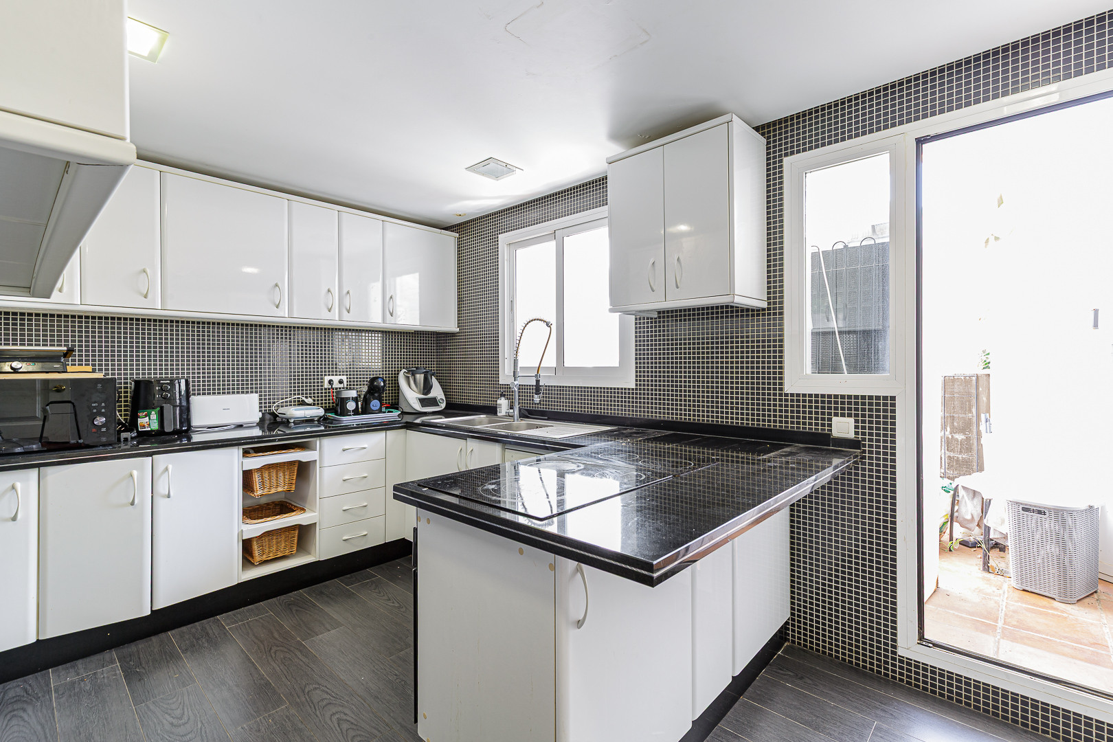 Piso de 4 Dormitorios y 4 Baños en venta en Nueva Andalucía, Marbella